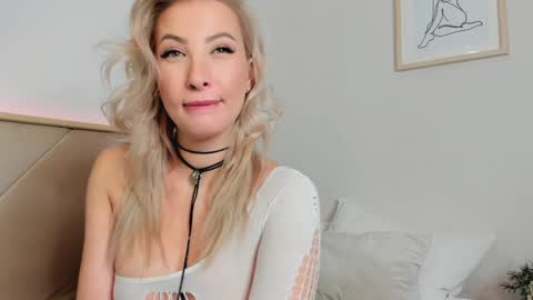 Snapshot of liloukatt chatting on 16, 1, 2025 Lilou  online show from 16, 1, 2025