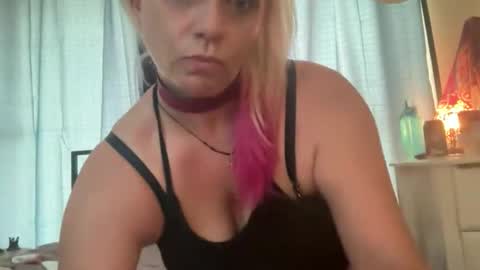 Snapshot of lilpuffster chatting on 25, 10, 2025 lilpuffster online show from 25, 10, 2025