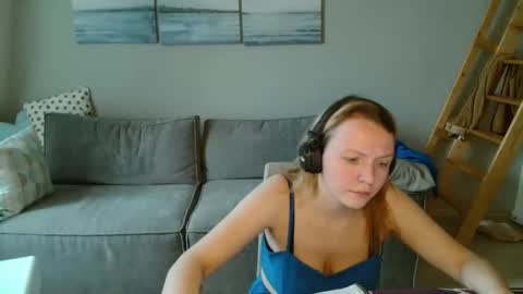 Snapshot of lily_dollyx chatting on 11, 11, 2025 Lily dollyx online show from 11, 11, 2025