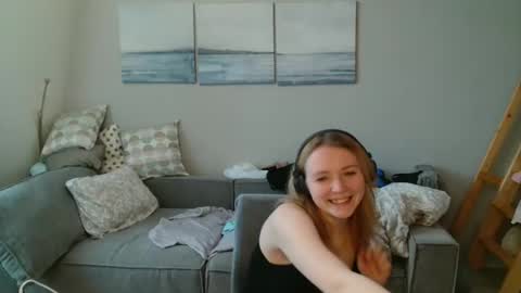 Snapshot of lily_dollyx chatting on 22, 11, 2025 Lily dollyx online show from 22, 11, 2025