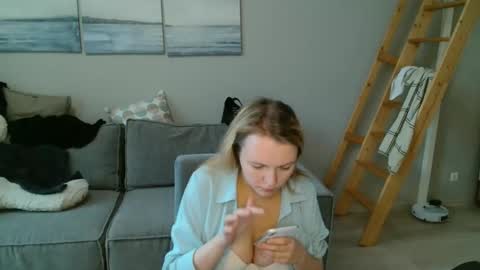 Snapshot of lily_dollyx chatting on 28, 11, 2025 Lily dollyx online show from 28, 11, 2025