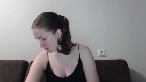 lily_love_x online show from 2, 1, 2025