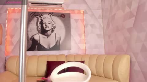 Snapshot of lily_lv chatting on 21, 12, 2024 Lily online show from 21, 12, 2024