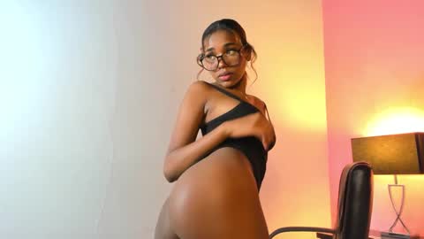 Snapshot of lily_miiller chatting on 1, 2, 2025 Lily Miiller online show from 1, 2, 2025