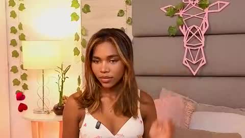 Snapshot of lily_miiller chatting on 5, 10, 2025 Lily Miiller online show from 5, 10, 2025