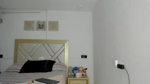 lily_noir_ online show from 2, 4, 2026