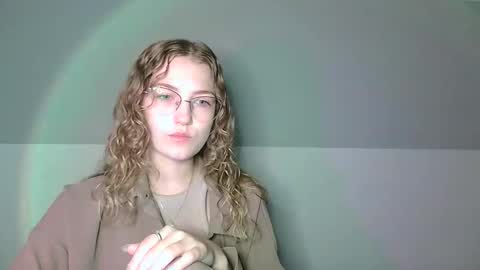 small lily online show from 19, 9, 2025