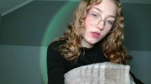 Snapshot of lily_tayberry chatting on 3, 2, 2026 small lily online show from 3, 2, 2026