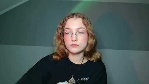 Snapshot of lily_tayberry chatting on 4, 2, 2026 small lily online show from 4, 2, 2026