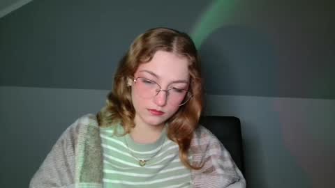 Snapshot of lily_tayberry chatting on 5, 2, 2026 small lily online show from 5, 2, 2026