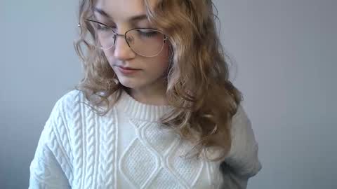 Snapshot of lily_tayberry chatting on 26, 2, 2026 small lily online show from 26, 2, 2026