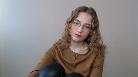 Snapshot of lily_tayberry chatting on 27, 2, 2026 small lily online show from 27, 2, 2026
