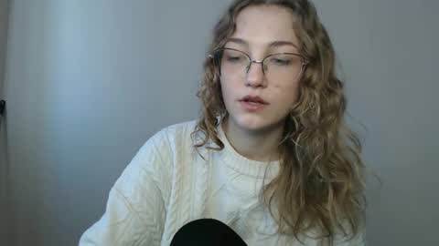 Snapshot of lily_tayberry chatting on 28, 2, 2026 small lily online show from 28, 2, 2026