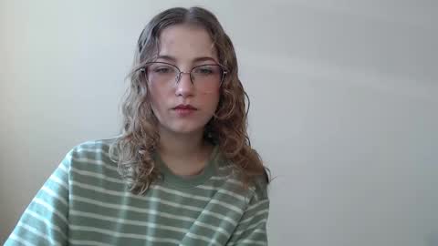 Snapshot of lily_tayberry chatting on 1, 3, 2026 small lily online show from 1, 3, 2026