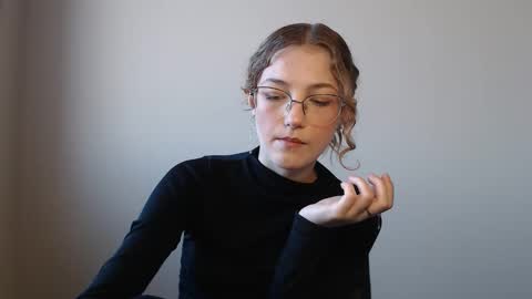 Snapshot of lily_tayberry chatting on 3, 3, 2026 small lily online show from 3, 3, 2026