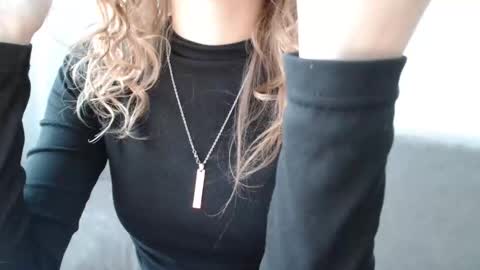 small lily online show from 20, 4, 2026