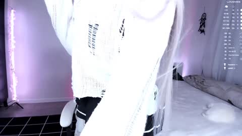 Snapshot of lily_weep chatting on 7, 12, 2024 Lily online show from 7, 12, 2024