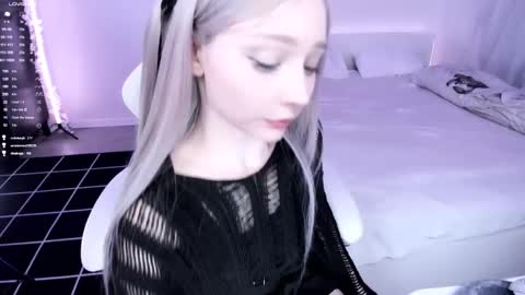 Snapshot of lily_weep chatting on 6, 3, 2025 Lily online show from 6, 3, 2025