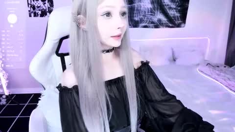 Snapshot of lily_weep chatting on 4, 10, 2025 Lily online show from 4, 10, 2025