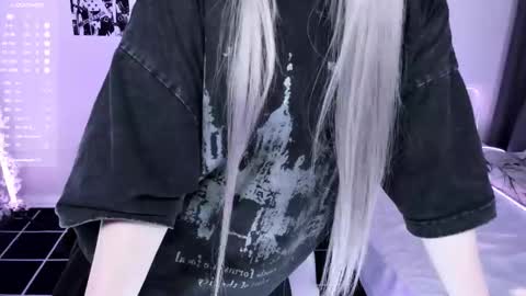 Snapshot of lily_weep chatting on 23, 10, 2025 Lily online show from 23, 10, 2025