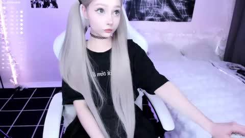 Snapshot of lily_weep chatting on 27, 4, 2026 Lily online show from 27, 4, 2026