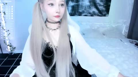 Snapshot of lily_weep chatting on 1, 5, 2026 Lily online show from 1, 5, 2026