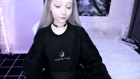 Snapshot of lily_weep chatting on 19, 5, 2026 Lily online show from 19, 5, 2026