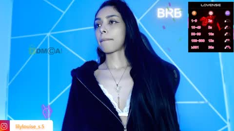Snapshot of lilylouisee_ chatting on 27, 5, 2026 Liliana louise online show from 27, 5, 2026