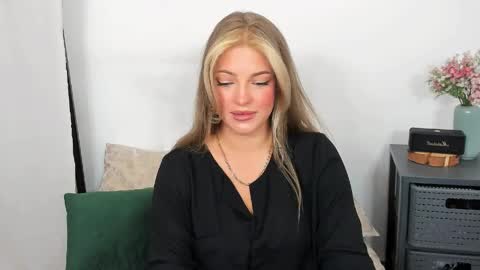 Snapshot of lilylovely26 chatting on 4, 6, 2026 Lily online show from 4, 6, 2026