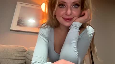 Snapshot of lilymae98 chatting on 12, 12, 2024 LilyMae online show from 12, 12, 2024