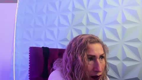 Snapshot of lilyqueen_cg chatting on 10, 9, 2025 Lily Queen online show from 10, 9, 2025