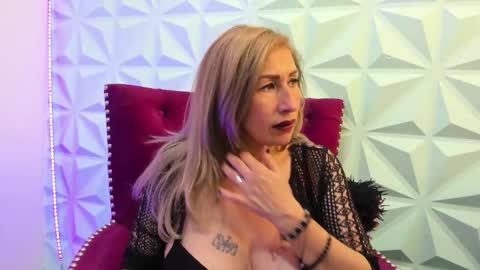 Snapshot of lilyqueen_cg chatting on 26, 9, 2025 Lily Queen online show from 26, 9, 2025
