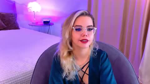 Snapshot of lilyrabbit chatting on 19, 9, 2025 Rose online show from 19, 9, 2025