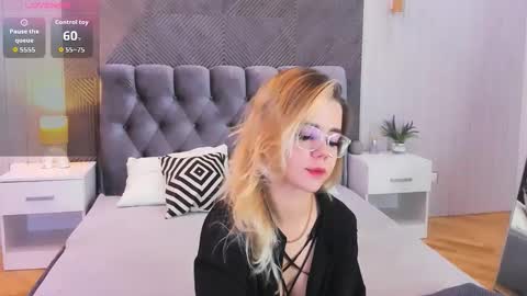 Snapshot of lilyrabbit chatting on 14, 10, 2025 Rose online show from 14, 10, 2025