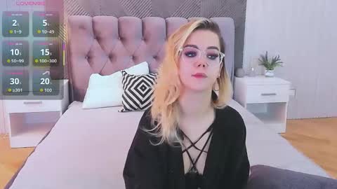 Snapshot of lilyrabbit chatting on 17, 10, 2025 Rose online show from 17, 10, 2025