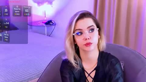 Snapshot of lilyrabbit chatting on 19, 11, 2025 Rose online show from 19, 11, 2025