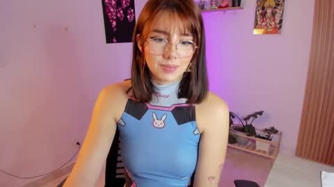 Snapshot of lilyrouse_ chatting on 24, 9, 2025 lily help me to collect more cosplay online show from 24, 9, 2025