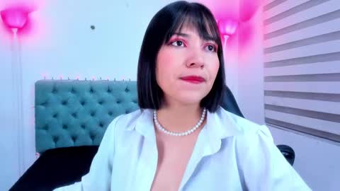  Lina Bedoya  online show from 13, 1, 2025