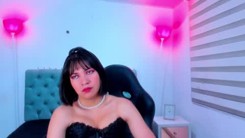  Lina Bedoya  online show from 16, 1, 2025