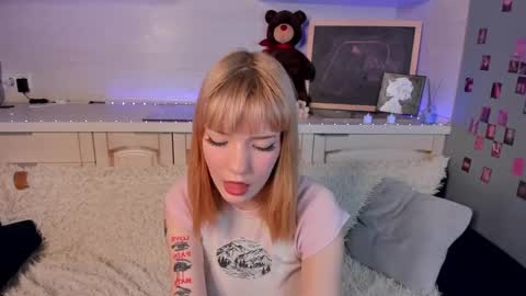 Snapshot of lina_blueeyed chatting on 4, 2, 2025 Lina blueeyed GMT3 1100-1700 Mon Wed Thu Sat Sun online show from 4, 2, 2025