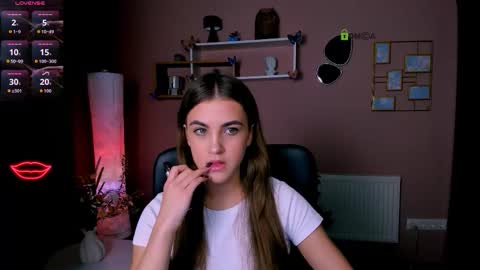 Snapshot of lina_fox12 chatting on 10, 11, 2025 lina_fox12 online show from 10, 11, 2025