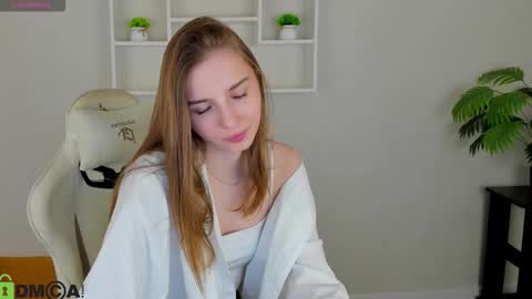 Snapshot of lina_reeds chatting on 15, 10, 2025 LINA online show from 15, 10, 2025