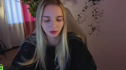 Snapshot of lina_reeds chatting on 15, 5, 2026 LINA online show from 15, 5, 2026