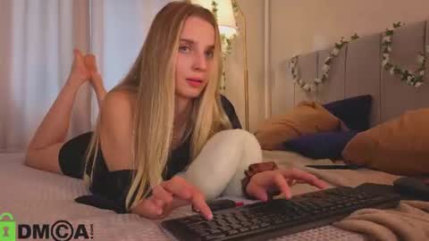 Snapshot of lina_reeds chatting on 7, 7, 2026 LINA online show from 7, 7, 2026