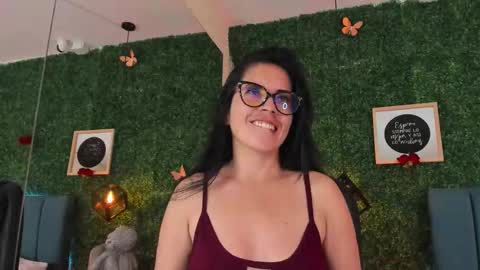 Snapshot of linagh chatting on 4, 2, 2026 Lina online show from 4, 2, 2026