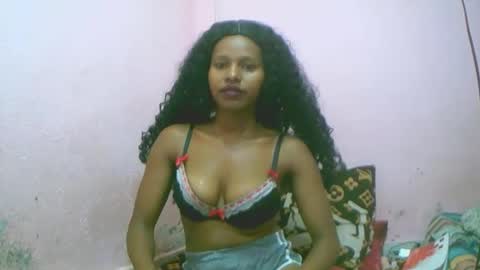 Snapshot of linah1123 chatting on 4, 12, 2025 linah1123 online show from 4, 12, 2025