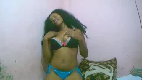 Snapshot of linah1123 chatting on 4, 12, 2025 linah1123 online show from 4, 12, 2025