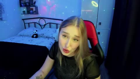 Snapshot of linatruly chatting on 16, 10, 2025 Lina online show from 16, 10, 2025