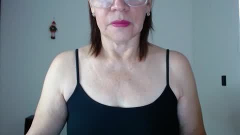 Snapshot of linda_hanna1977 chatting on 4, 12, 2025 Linda Hanna online show from 4, 12, 2025
