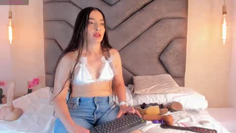 Linda Saenz online show from 5, 3, 2025